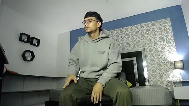 mike wills3 online show from October 8, 2025, 5:21 pm