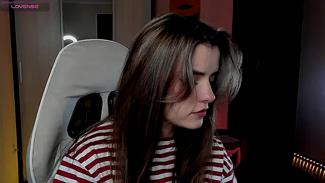 Snapshot of CharmingVixen chatting on September 25, 2025, 8:01 pm CharmingVixen online show from September 25, 2025, 8:01 pm