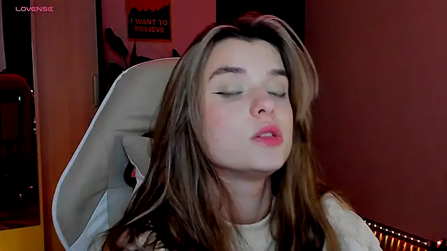 Snapshot of CharmingVixen chatting on October 15, 2025, 6:19 pm CharmingVixen online show from October 15, 2025, 6:19 pm