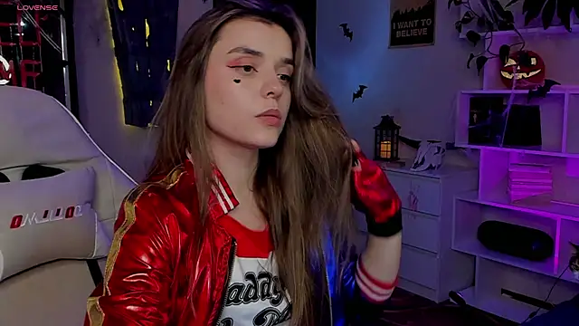 Snapshot of CharmingVixen chatting on October 29, 2025, 8:32 pm CharmingVixen online show from October 29, 2025, 8:32 pm