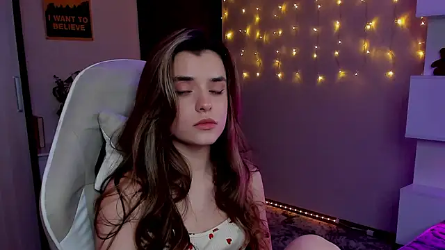 Snapshot of CharmingVixen chatting on November 8, 2025, 2:17 pm CharmingVixen online show from November 8, 2025, 2:17 pm