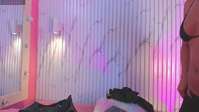 Snapshot of Missdionne_curly chatting on November 7, 2025, 11:21 am Missdionne curly online show from November 7, 2025, 11:21 am