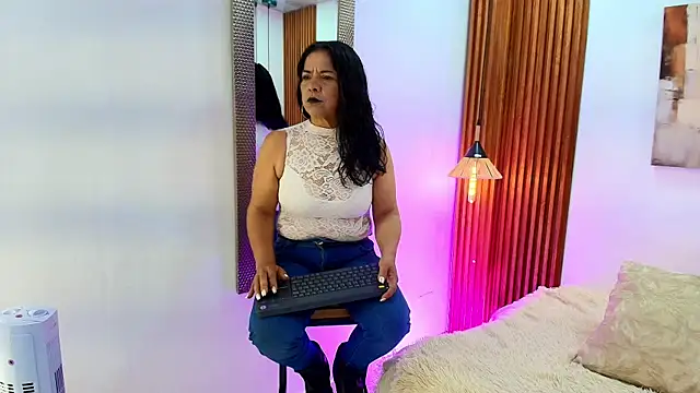 EvaGoddess  online show from June 14, 2026, 7:49 pm