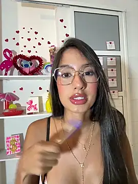 Julieta Duque online show from February 8, 2026, 2:15 am