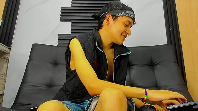 Snapshot of Amun_obsidian chatting on October 17, 2025, 12:19 pm Amun obsidian online show from October 17, 2025, 12:19 pm