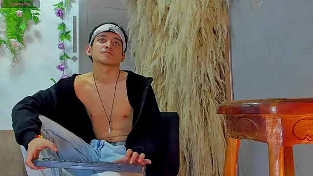 Snapshot of Amun_obsidian chatting on November 6, 2025, 1:12 pm Amun obsidian online show from November 6, 2025, 1:12 pm