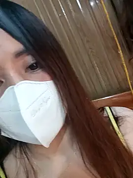 zuzuuLy online show from October 19, 2025, 4:18 pm