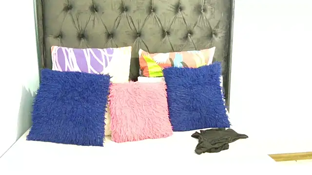 Snapshot of Dandelion_enigman chatting on October 20, 2025, 6:30 pm Dandelion enigman online show from October 20, 2025, 6:30 pm