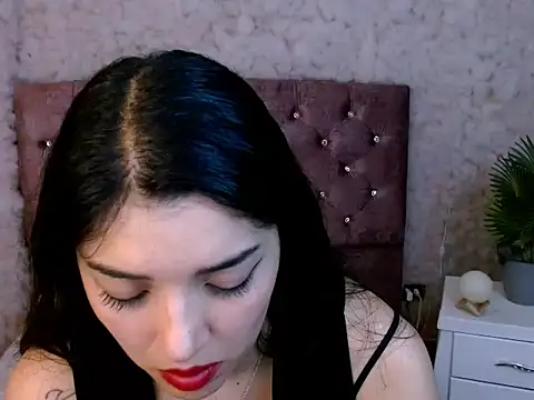 Snapshot of dreams_girl chatting on October 22, 2025, 11:48 pm dreams girl online show from October 22, 2025, 11:48 pm