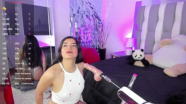 Snapshot of IsaDiiaz chatting on October 14, 2025, 4:13 am IsaDiiaz online show from October 14, 2025, 4:13 am