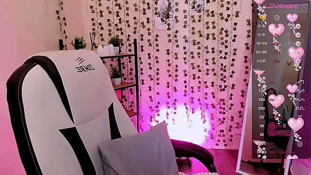 LinaBlossom  online show from June 30, 2026, 3:29 am