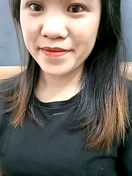 Snapshot of Norah-h chatting on October 18, 2025, 3:02 pm Norah-h online show from October 18, 2025, 3:02 pm