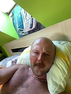 Snapshot of good_Dennis chatting on September 20, 2025, 3:24 pm good Dennis online show from September 20, 2025, 3:24 pm