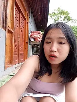 Snapshot of Suzuki_see chatting on October 15, 2025, 11:27 pm Suzuki see online show from October 15, 2025, 11:27 pm