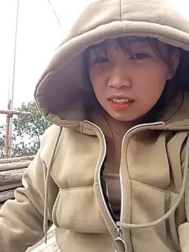 Snapshot of Suzuki_see chatting on November 7, 2025, 2:11 am Suzuki see online show from November 7, 2025, 2:11 am