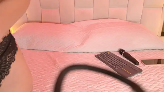 Snapshot of samanthaa_sm chatting on October 9, 2025, 11:30 am samanthaa sm online show from October 9, 2025, 11:30 am