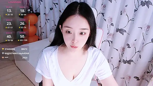 Snapshot of Niannian- chatting on November 7, 2025, 5:24 pm Niannian- online show from November 7, 2025, 5:24 pm