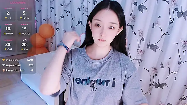 Snapshot of Niannian- chatting on November 16, 2025, 12:44 pm Niannian- online show from November 16, 2025, 12:44 pm