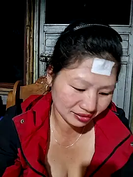 Snapshot of diamond-- chatting on October 26, 2025, 1:28 pm diamond-- online show from October 26, 2025, 1:28 pm