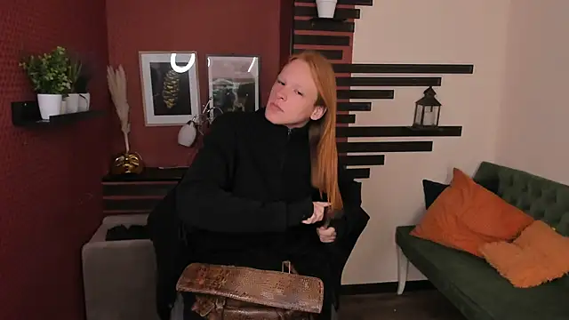 Snapshot of ChloeValentinee chatting on October 14, 2025, 11:22 am ChloeValentinee online show from October 14, 2025, 11:22 am