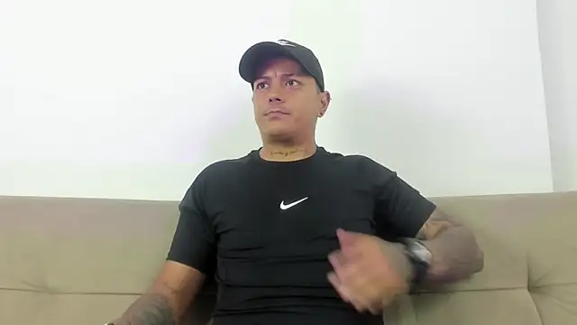 MaximoHall86 online show from November 10, 2025, 12:59 pm