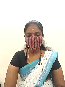 Snapshot of Tamil_Yalini12 chatting on October 10, 2025, 4:22 am Tamil Yalini12 online show from October 10, 2025, 4:22 am