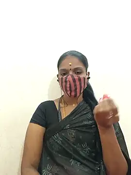 Snapshot of Tamil_Yalini12 chatting on October 11, 2025, 4:44 am Tamil Yalini12 online show from October 11, 2025, 4:44 am