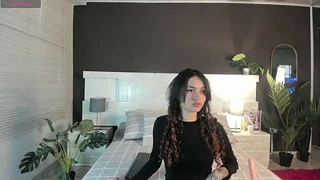 Camila Nyx online show from December 2, 2025, 1:17 pm