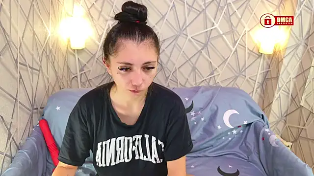 Charming LIA online show from November 7, 2025, 12:38 pm