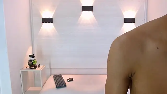 marcus hans  online show from October 17, 2025, 12:41 pm