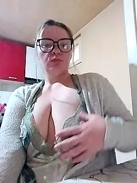 Mommygetnaughty online show from October 5, 2025, 1:42 pm