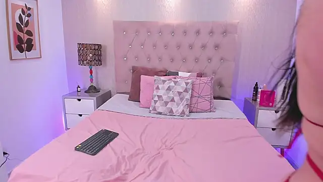 Snapshot of EmilyCley chatting on February 12, 2026, 5:24 am EmilyCley online show from February 12, 2026, 5:24 am