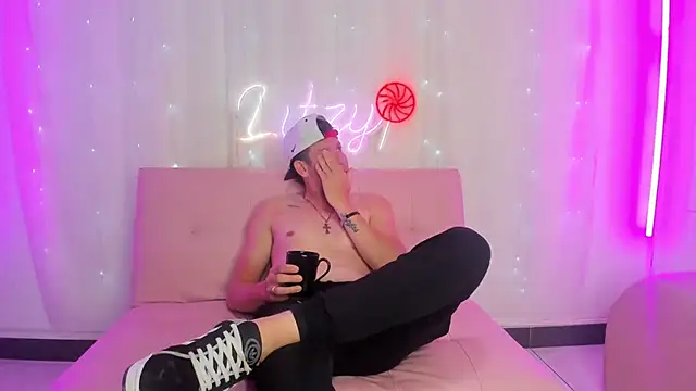 Snapshot of Pink1_ chatting on October 8, 2025, 6:38 pm Pink1 online show from October 8, 2025, 6:38 pm