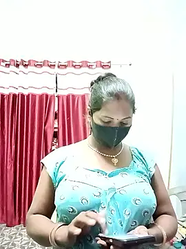 Snapshot of School_medam chatting on October 26, 2025, 10:47 pm School medam online show from October 26, 2025, 10:47 pm