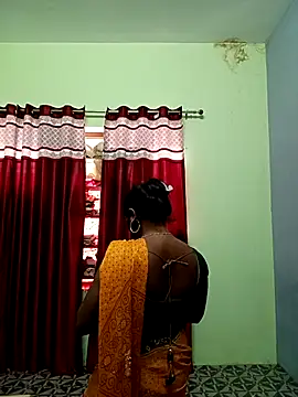 Snapshot of School_medam chatting on November 3, 2025, 4:47 am School medam online show from November 3, 2025, 4:47 am