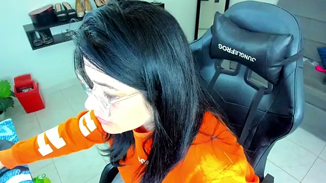 Miel 82 online show from October 28, 2025, 12:09 pm