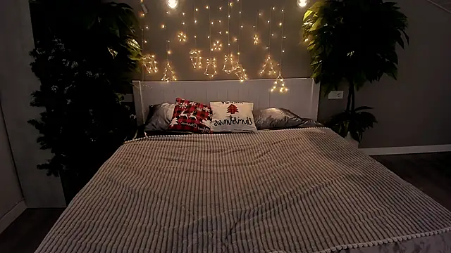 AlinaLiii online show from December 17, 2025, 9:10 pm