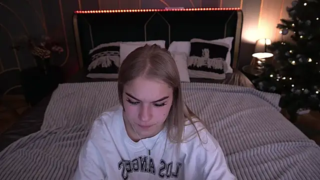 AlinaLiii online show from January 12, 2026, 3:01 am