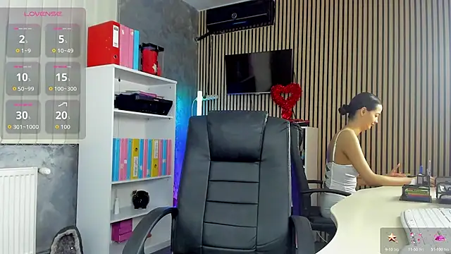 Snapshot of OfficeGirls chatting on June 20, 2026, 6:44 pm OfficeGirls online show from June 20, 2026, 6:44 pm
