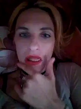 Snapshot of LaraDiva7799 chatting on October 6, 2025, 10:45 am LaraDiva7799 online show from October 6, 2025, 10:45 am