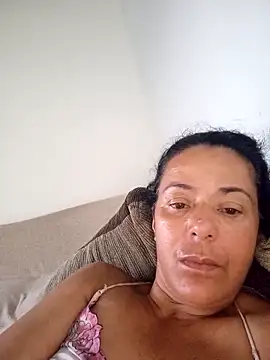 lucineia7 online show from February 16, 2026, 9:33 pm