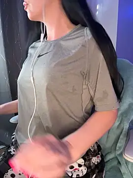 MaciiMayy online show from May 9, 2026, 2:17 am