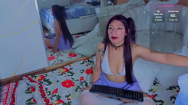 AlisonCold online show from October 31, 2025, 7:59 pm