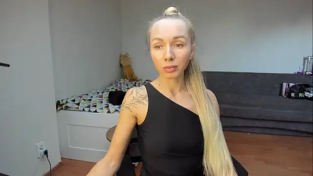 AlisiaCat online show from May 6, 2026, 3:50 pm