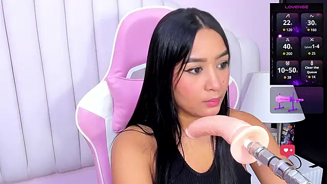 Snapshot of yailin_07 chatting on October 3, 2025, 12:24 pm yailin 07 online show from October 3, 2025, 12:24 pm