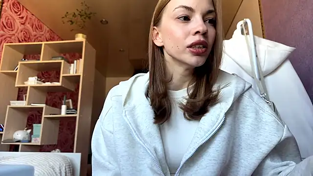 Snapshot of SofiaSmiles chatting on September 21, 2025, 6:04 am SofiaSmiles online show from September 21, 2025, 6:04 am