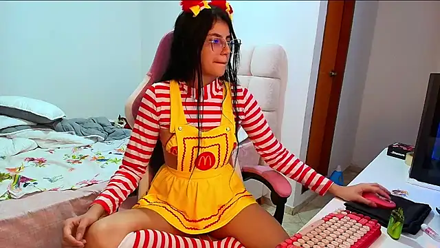 Snapshot of Julieta_Rose19 chatting on October 31, 2025, 3:18 am Julieta Rose19 online show from October 31, 2025, 3:18 am