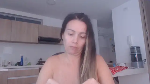 Snapshot of LovePaula chatting on June 9, 2026, 3:07 am LovePaula online show from June 9, 2026, 3:07 am
