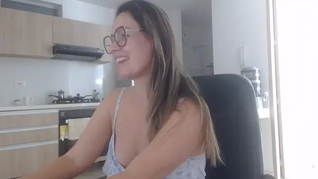 LovePaula online show from July 4, 2026, 4:46 pm