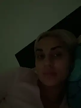 Giullyaxx online show from November 14, 2025, 2:27 pm